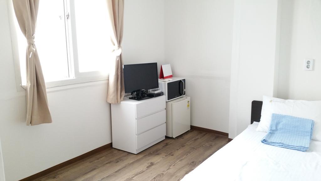 24 Guesthouse Sinchon Hongdae Seul Dış mekan fotoğraf