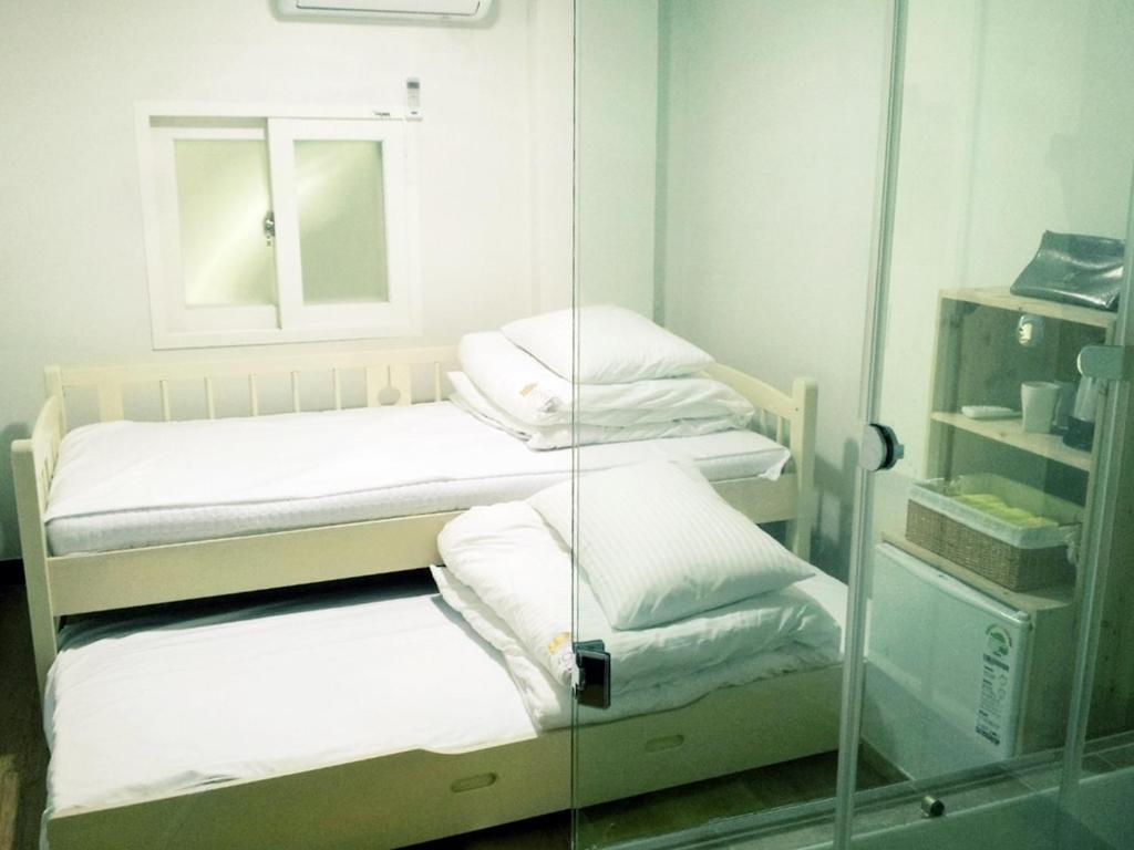 24 Guesthouse Sinchon Hongdae Seul Oda fotoğraf