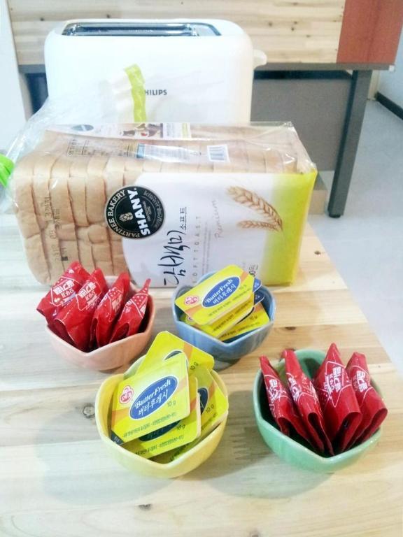 24 Guesthouse Sinchon Hongdae Seul Dış mekan fotoğraf