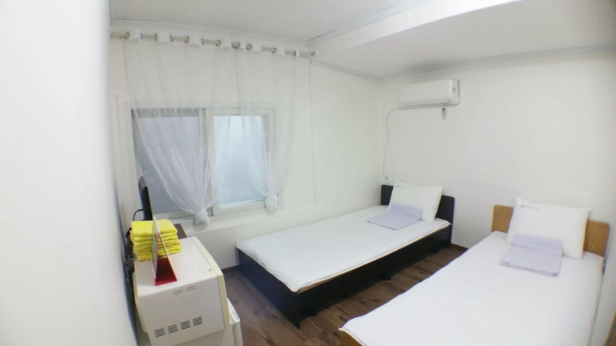 24 Guesthouse Sinchon Hongdae Seul Dış mekan fotoğraf